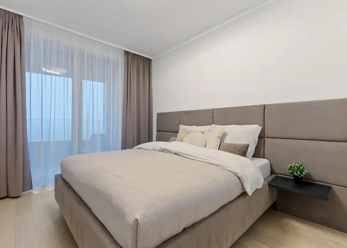 Breathtaking Castle View - Modern Sky Park Братислава