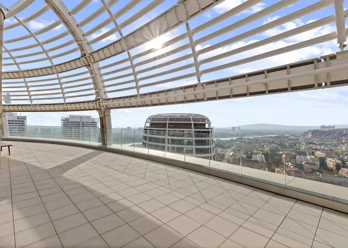 Апартаменти Breathtaking Castle View - Modern Sky Park