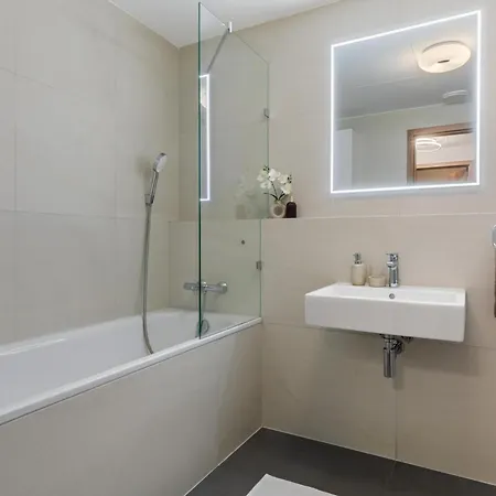 Breathtaking Castle View - Modern Sky Park Apartamento *